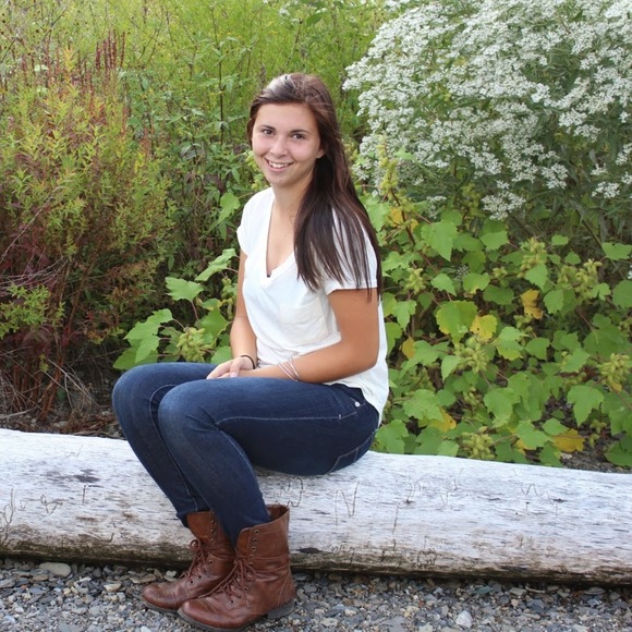 Meet your Posher, Carolyn - Picture 1 of 1